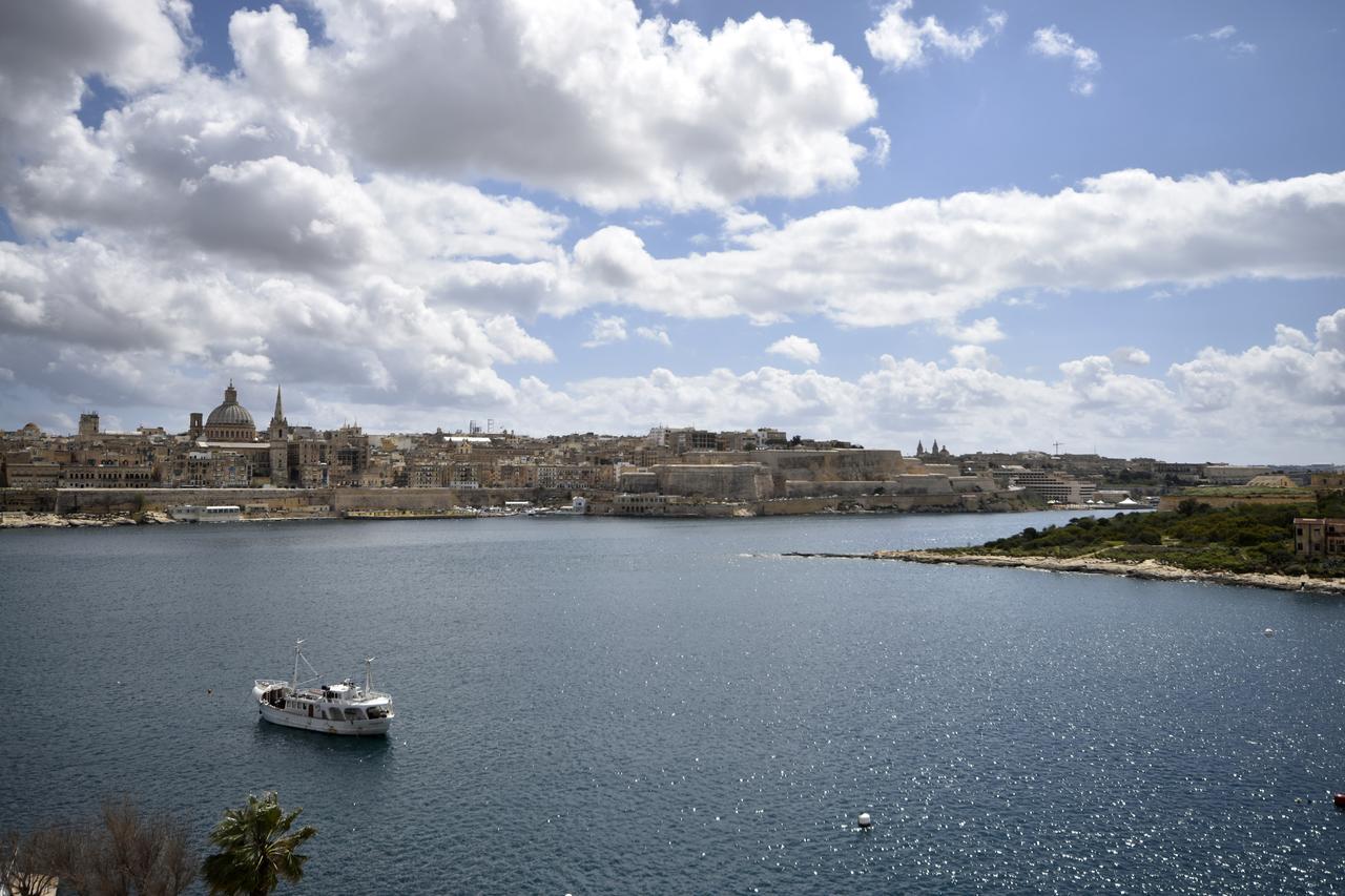 Sliema Duplex Penthouse With Sea Views & Private Terrace By Shortletsmalta Apartment Екстериор снимка